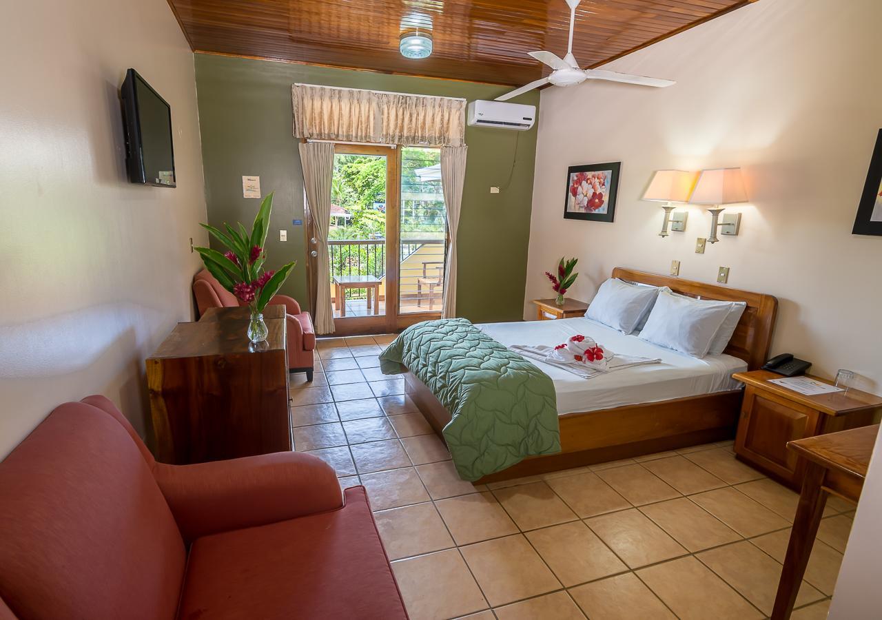 Hotel Manuel Antonio Exterior photo